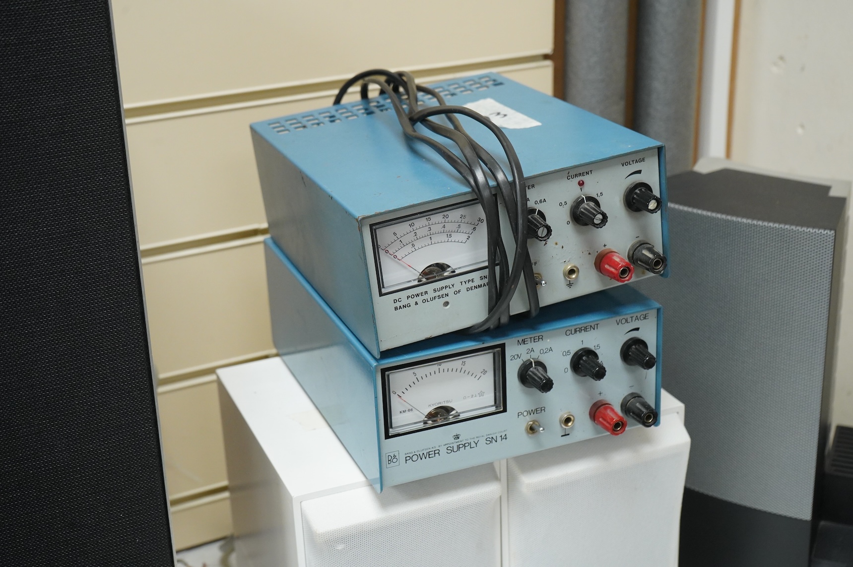 Six Bang & Olufsen items; a 1960s Beolit 600 radio, a pair of Beovox CX50s white cased shelf speakers, a pair of Beovox 1000 speakers, a Beolab 2000 speaker unit, together with two testing units (adjustable power supplie